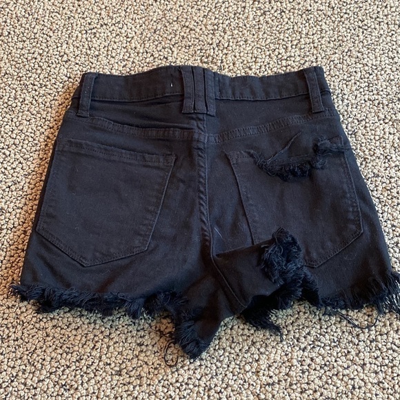Vervet Black Distressed Stretchy Shorts Size XS in Like New Condition - Picture 4 of 10